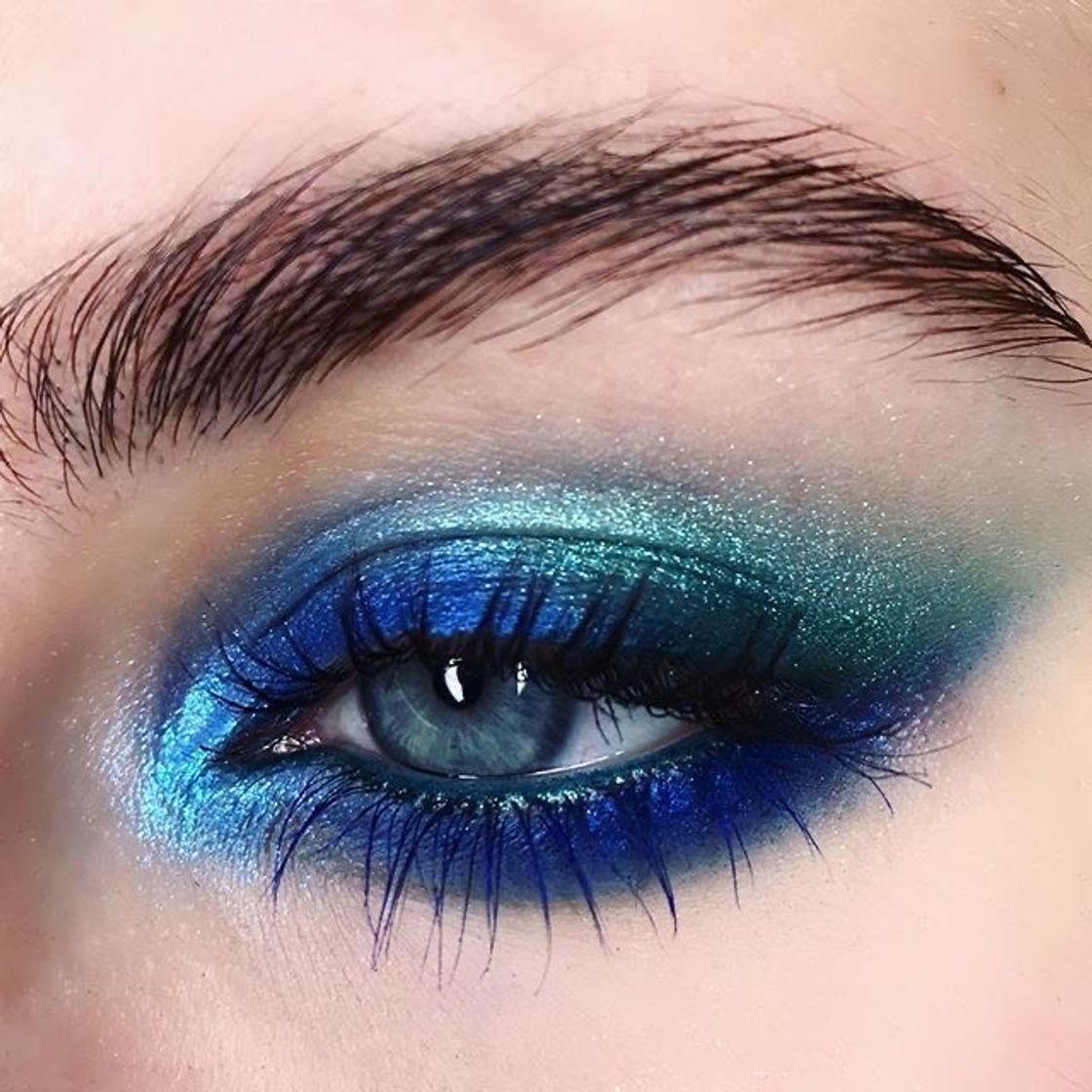 Social blue eyes 