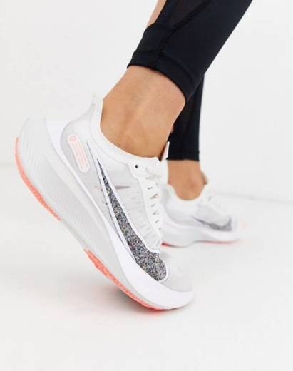 Zapatillas de deporte en blanco Air Zoom Gravity de Nike