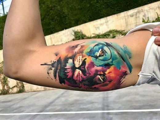 Tattoo de leão colorido