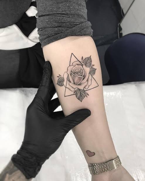 Fashion Flower tattoo, tatuagem de flor, tatuagem feminina | Tatuagem de ...