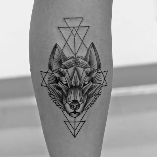 Fashion Lobo simples geometrico | Lobo geométrico, Tatuagem