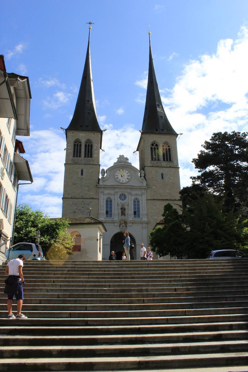 Place Church of St. Leodegar