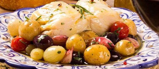 Bacalhau à Lagareiro | Traditional Fish Dish From Portugal ...