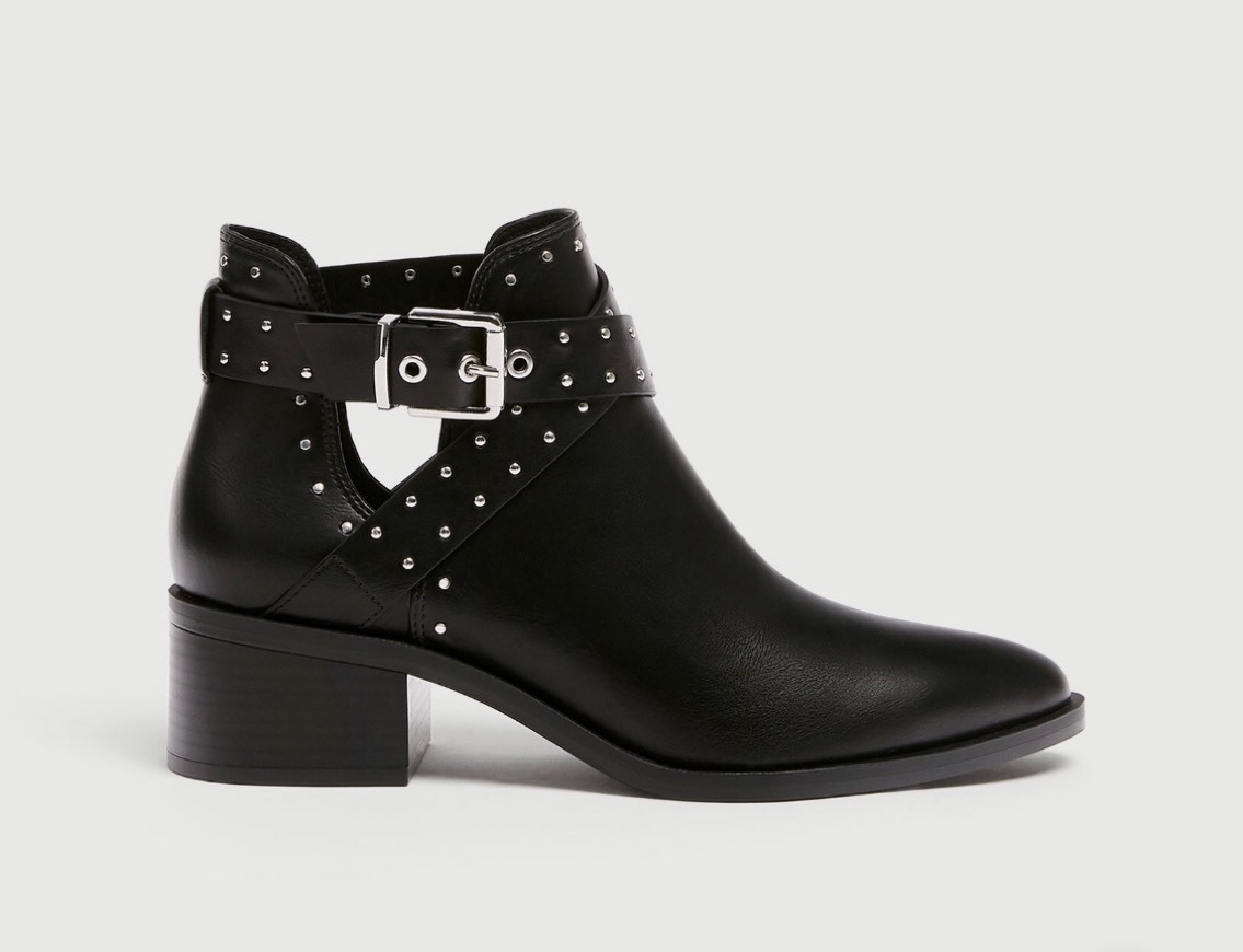 BOTINS COM TACHAS EM PRETOS