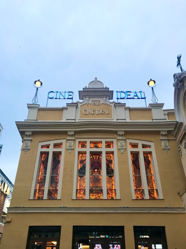 Lugar Cine Ideal