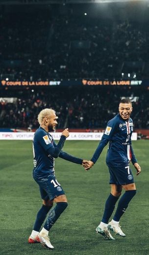 Neymar e Mbappé brilham e PSG goleia Lyon para chegar à final ...