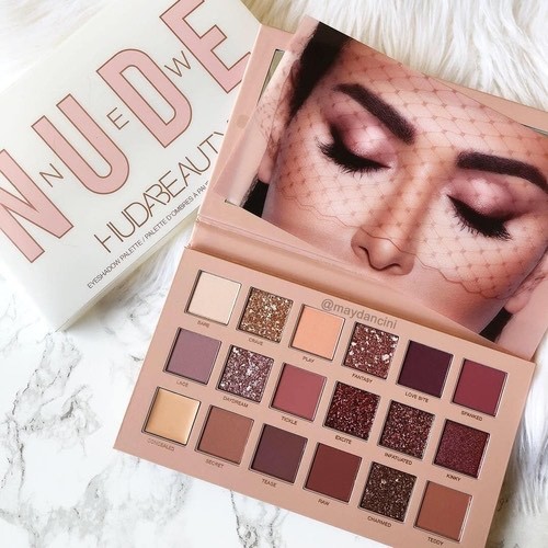 Fashion Paleta de sombras nude, Huda Beauty.