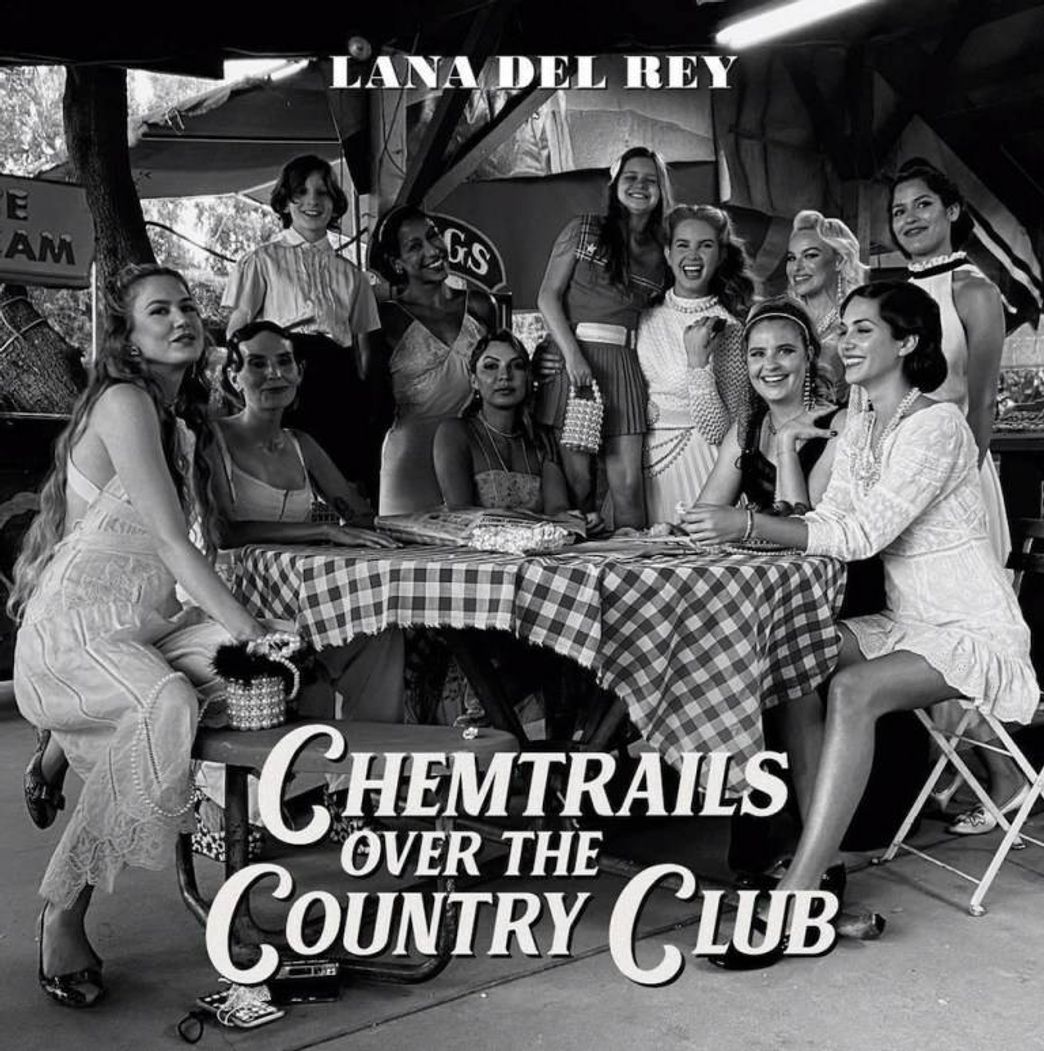 Moda Lana Del Rey - Chemtrails Over The Country Club