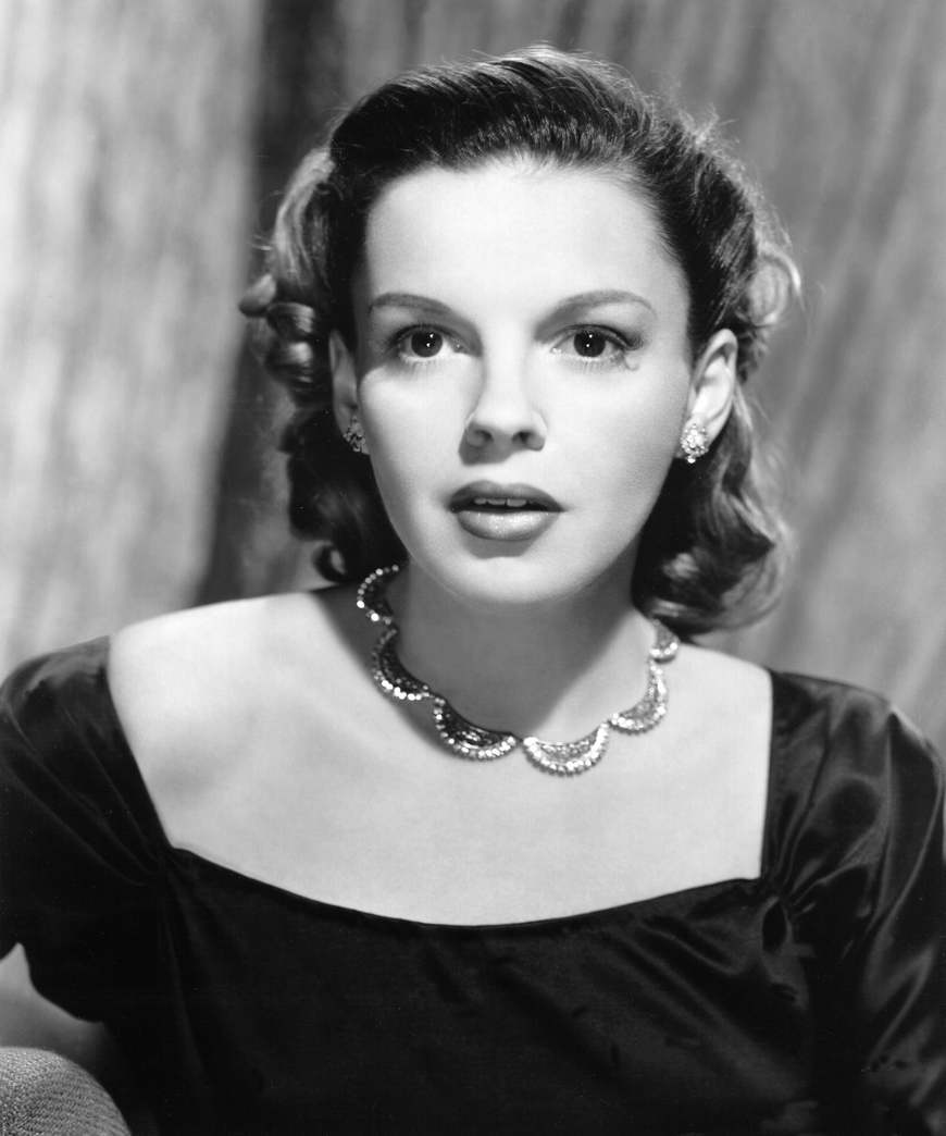 Moda Top 10 Fascinating Facts About Judy Garland - YouTube