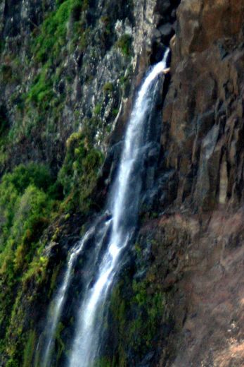 Madeira Waterfall - Véu da Noiva (Bridal Veil) in Seixal - Porto Moniz