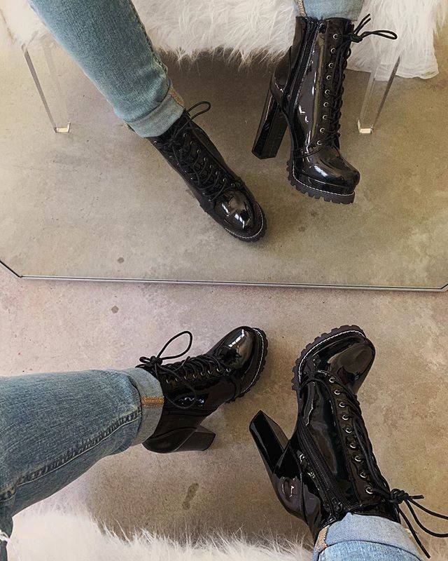 Social Black boots