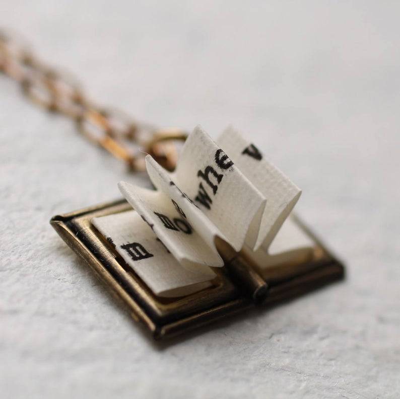 Producto Book Necklace