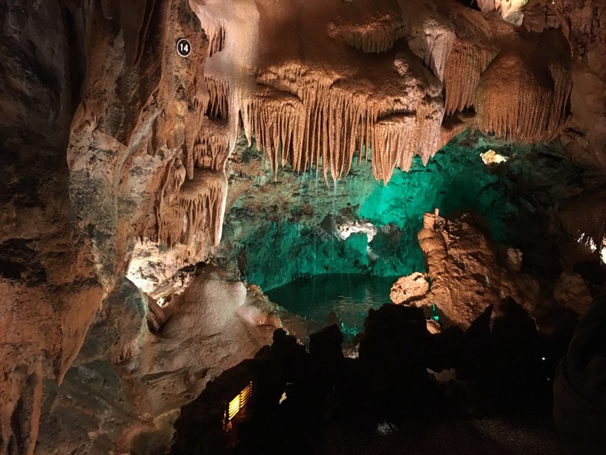 Lugar Grutas de Mira de Aire - Empreendimentos Turisticos e Espeleológicos S.A