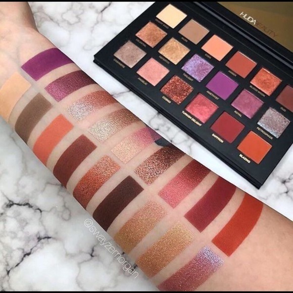 HUDA BEAUTY Desert Dusk Eyeshadow Palette