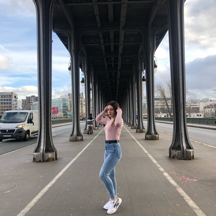 Place Pont de Bir-Hakeim