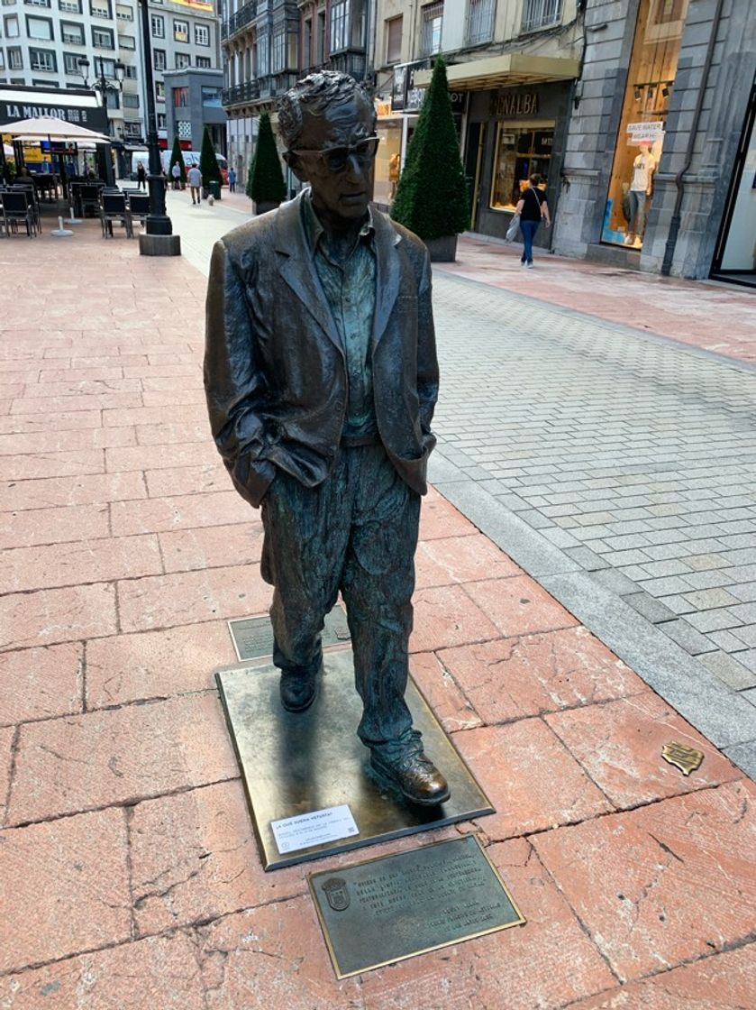 Lugar Estatua de Woody Allen