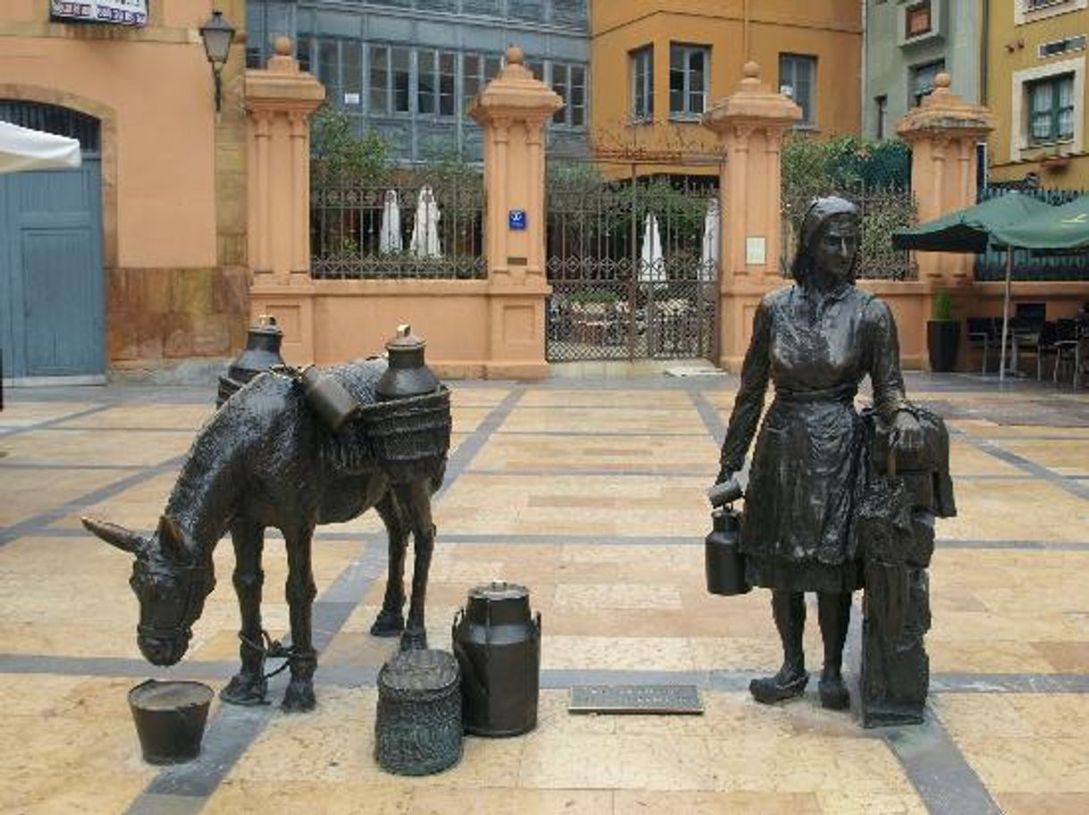 Place Escultura "La Lechera"