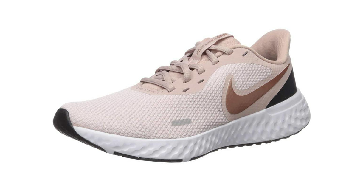 Social Nike Revolution 5