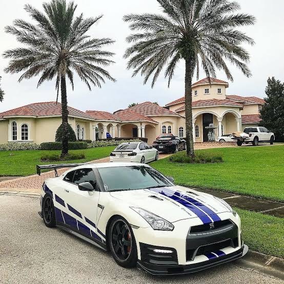 Social Nissan GT-R R35