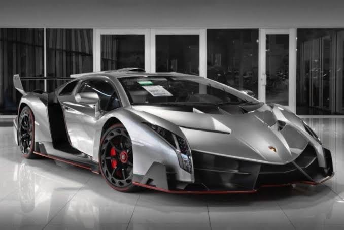 Social Lamborghini Veneno