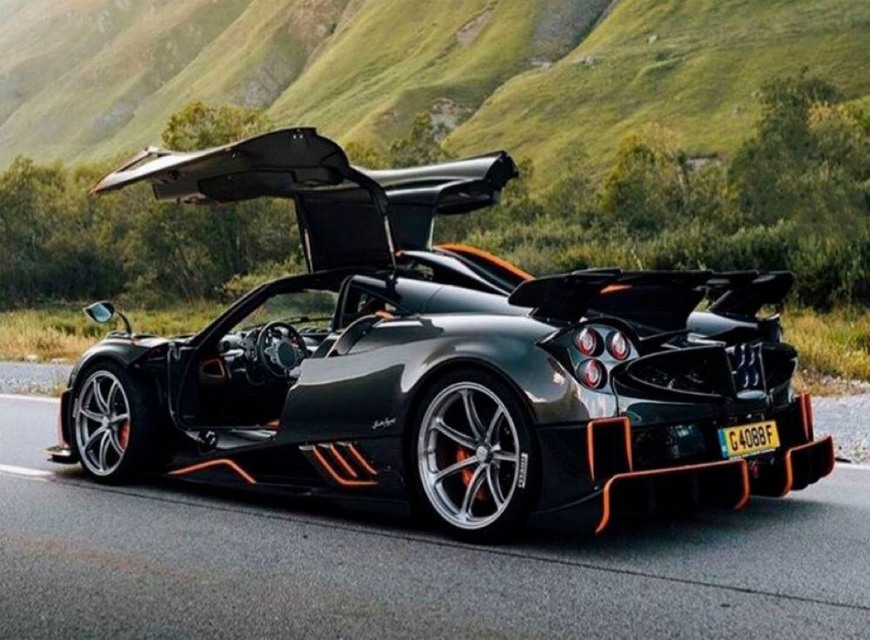 Social Pagani Huayra