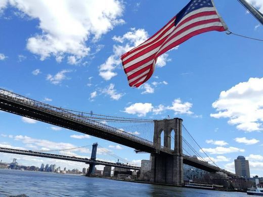 Place Brooklyn Bridge