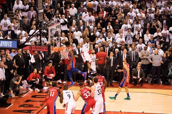 Moda Kawhi Leonard’s Buzzer-Beater