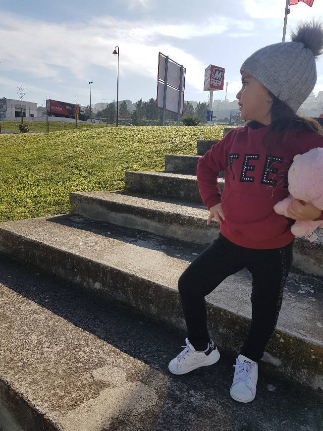 Lugar Pés de Cereja I Sapataria Infantil e Juvenil