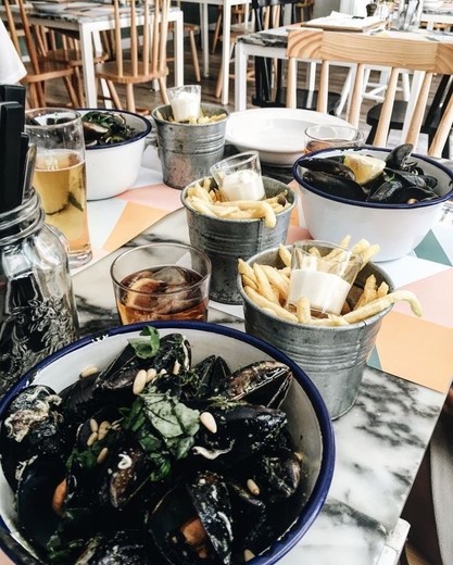 Moules & Gin