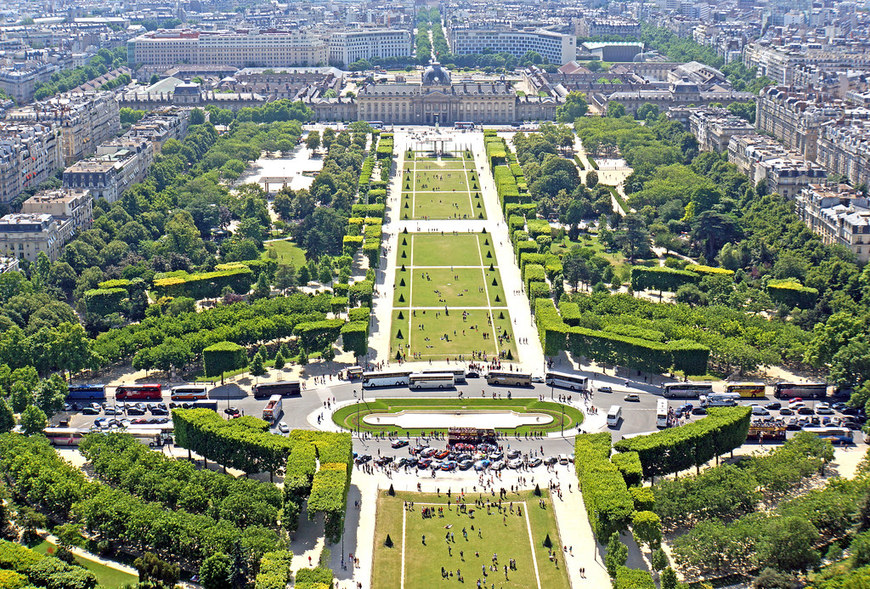 Place Le Champ de Mars