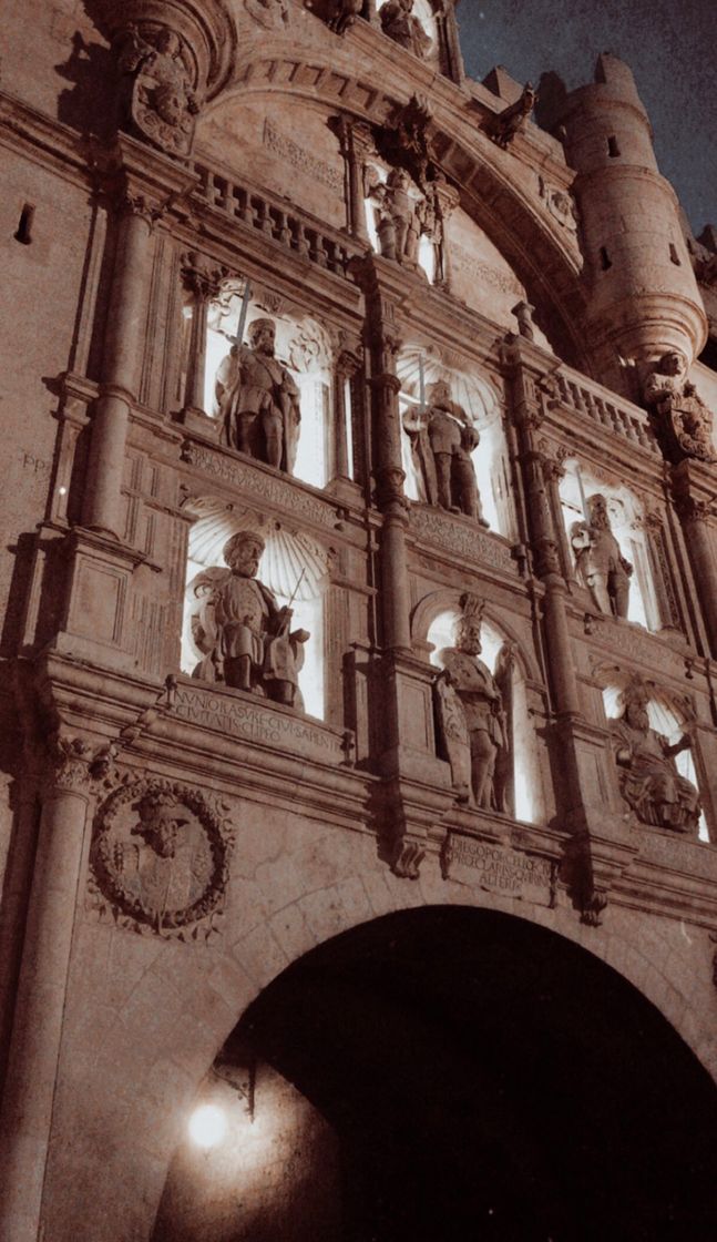 Place Arco de Santa María