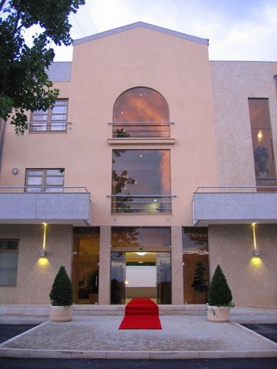 La Fontaine Hotel