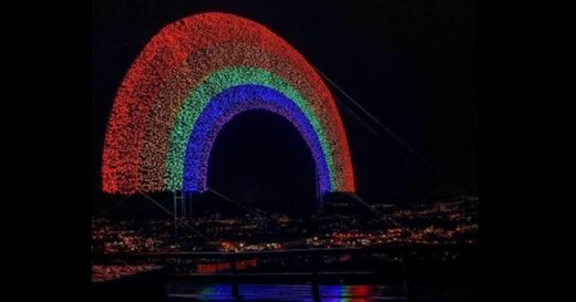 Braga com arco íris gigante 