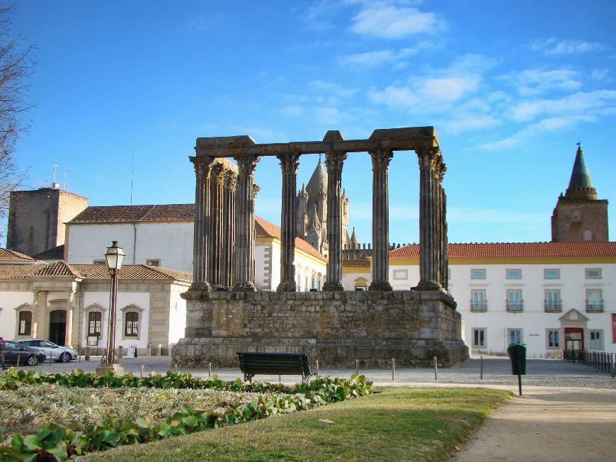 Place Templo romano de Évora