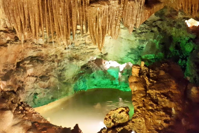 Lugar Grutas de Mira de Aire