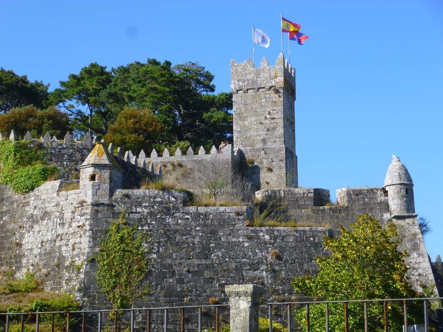 Lugares Fortaleza de Monterreal - Baiona