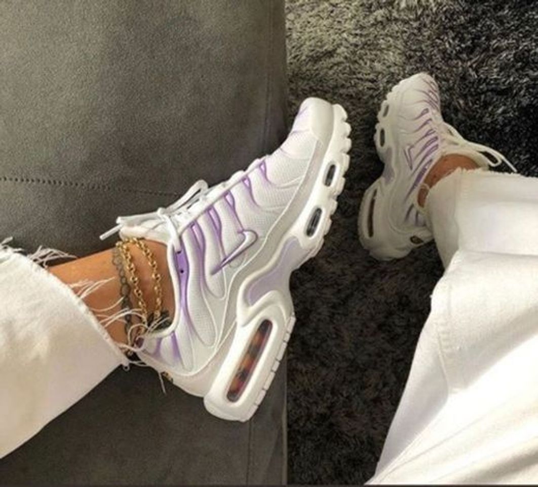Social NIKE TUNED 1 