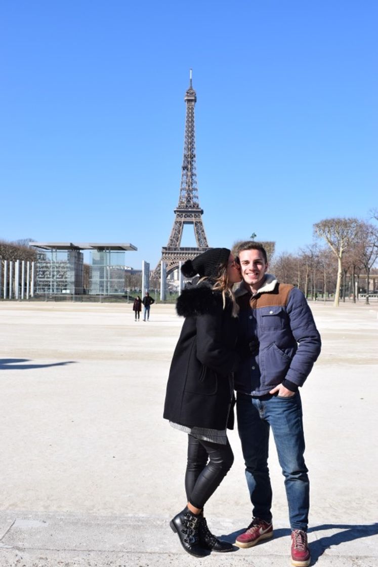 Place Torre Eiffel