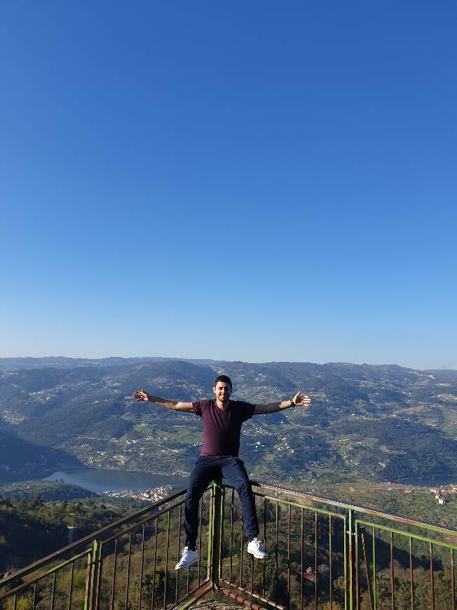 Lugar Miradouro Penedo de S. João 