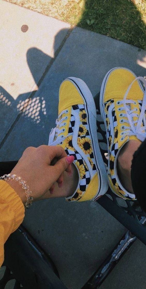 Moda Tênis amarelo