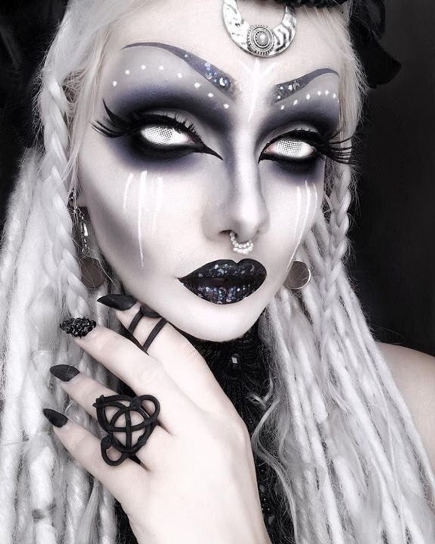 Gothic witch 
