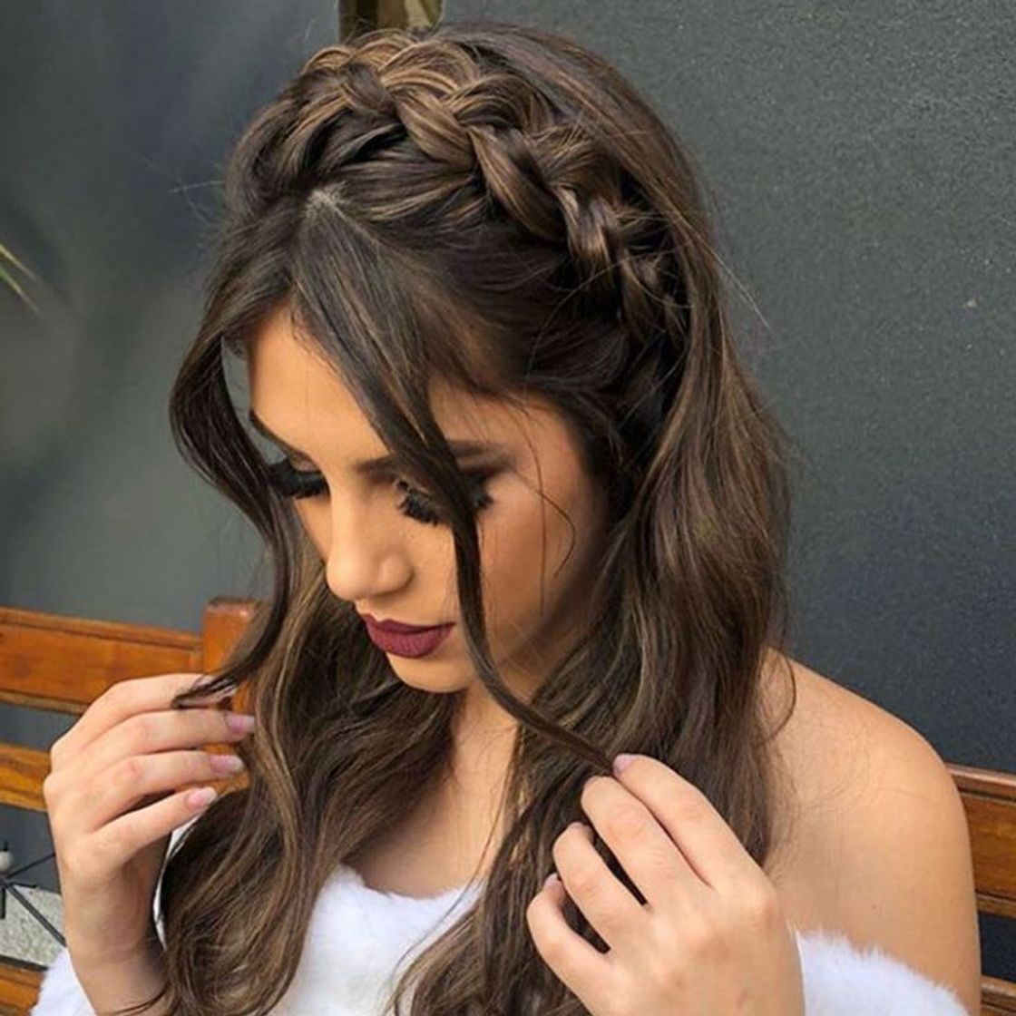 Fashion Penteado meio preso com trança 