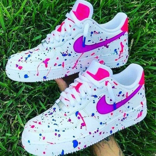 White sneakers with colored dots!🌈💙