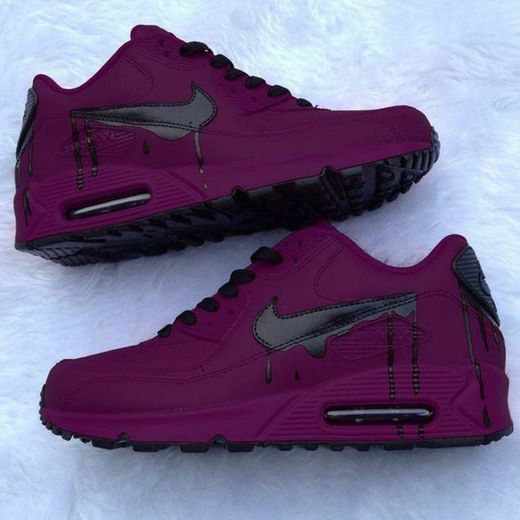 Nike sneakers in burgundy!💓