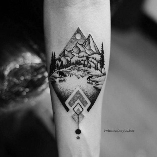 Tatto com forma Geométrica!💙