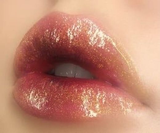 Gold Glitter on Lipstick red
