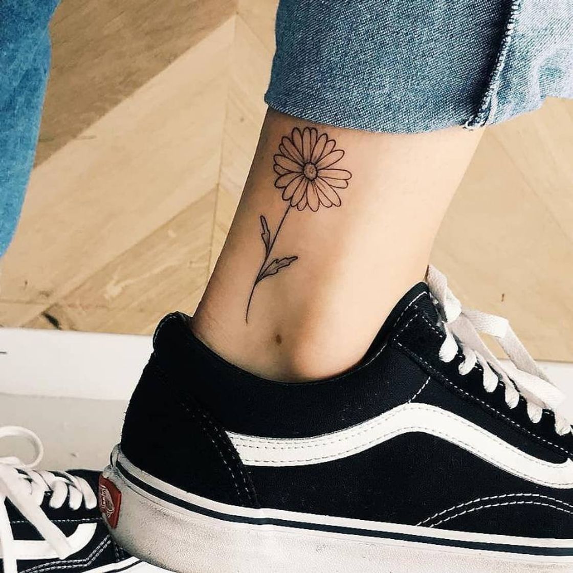 Moda tatuagem simples e delicada