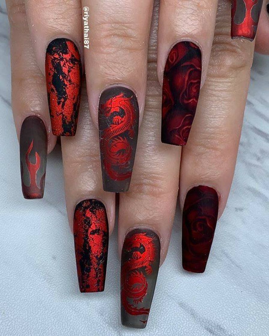 Moda Unhas💅❤️🖤