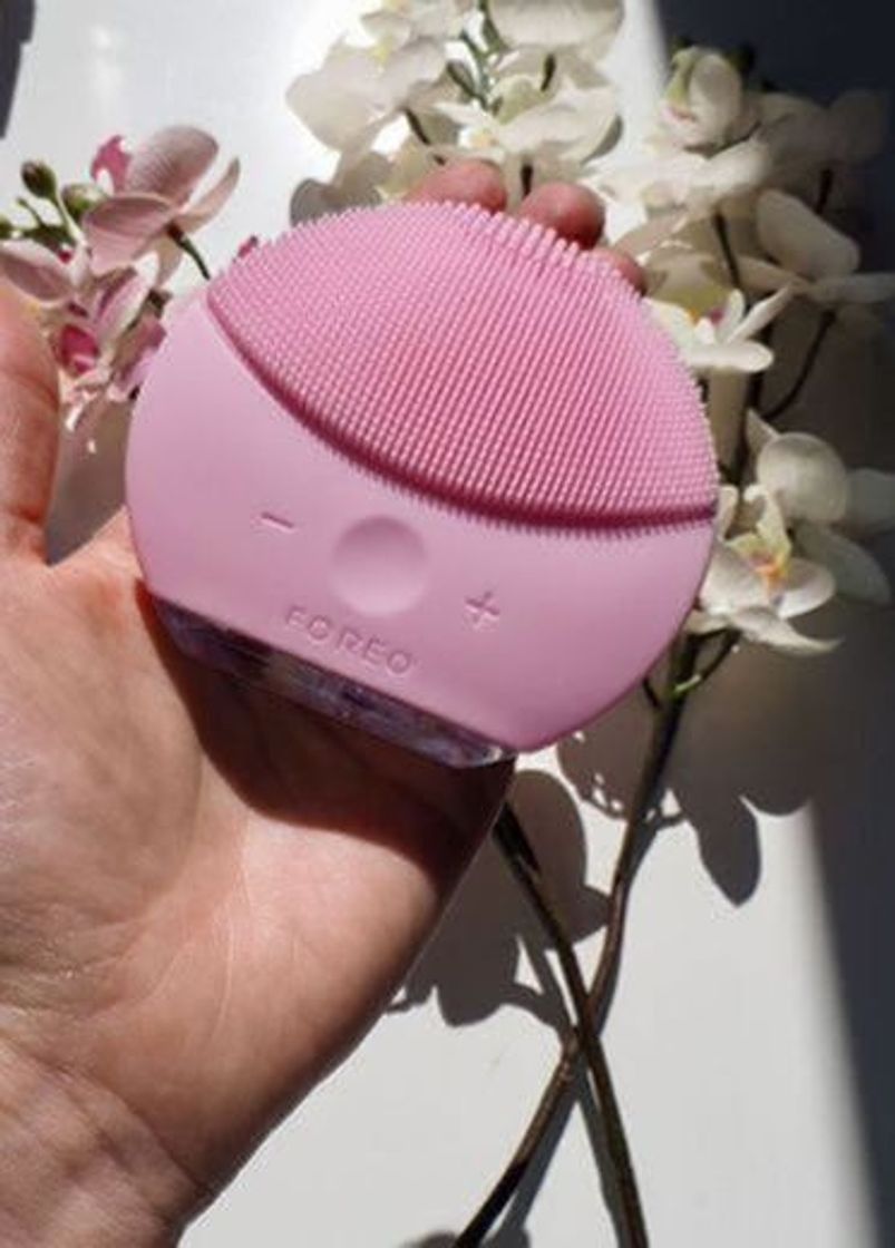 Belleza LUNA mini 2 de FOREO es el limpiador facial con modo anti-edad.