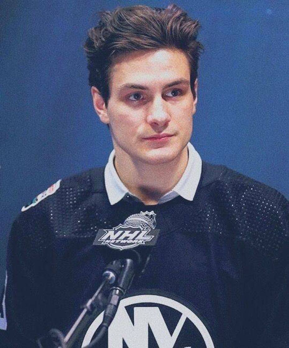 Social Fotos do Mat Barzal